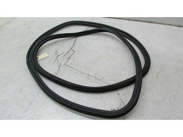 2009-2012 AUDI Q5 8R OEM RIGHT FRONT PASSENGER DOOR ON BODY WEATHERSTRIP 