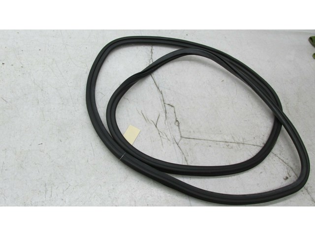 2009-2012 AUDI Q5 8R OEM RIGHT FRONT PASSENGER DOOR ON BODY WEATHERSTRIP 