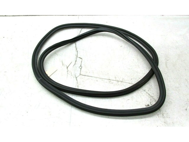 2009-2012 AUDI Q5 8R OEM RIGHT FRONT PASSENGER DOOR ON BODY WEATHERSTRIP 