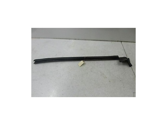 2009-2016 VOLKSWAGEN CC OEM RIGHT FRONT PASSENGER MOLDING INNER WEATHERSTRIP