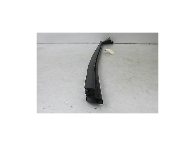 2009-2016 VOLKSWAGEN CC OEM RIGHT FRONT PASSENGER MOLDING INNER WEATHERSTRIP