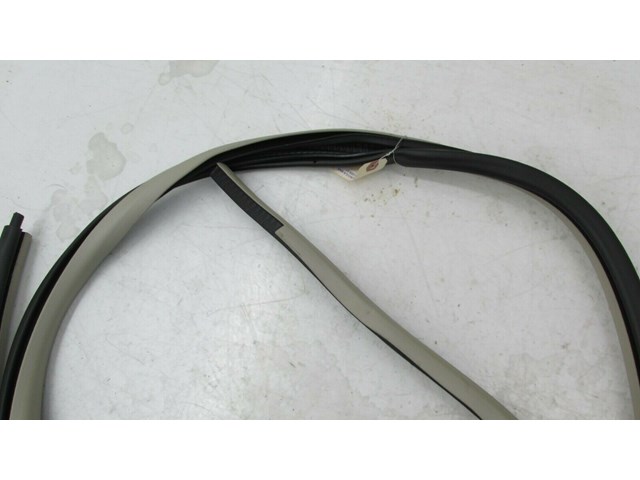 2011-2015 LINCOLN MKX OEM LEFT REAR DOOR ON BODY WEATHERSTRIP SEAL 