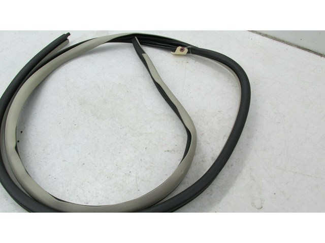 2011-2015 LINCOLN MKX OEM LEFT REAR DOOR ON BODY WEATHERSTRIP SEAL 