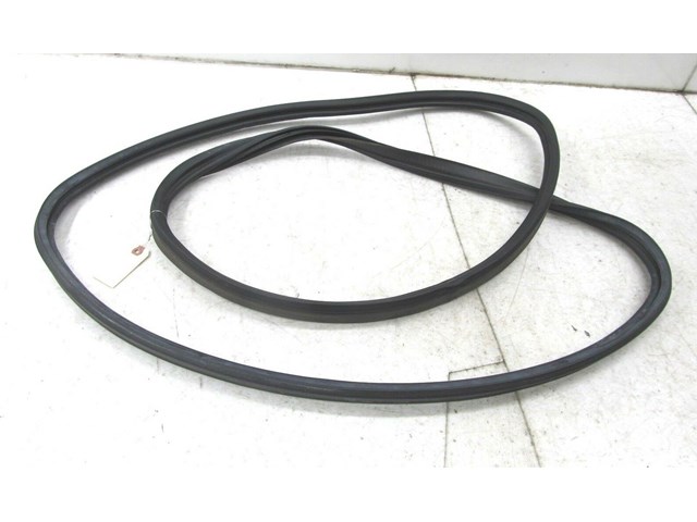 2010-2014 SUBARU IMPREZA WAGON OEM REAR TRUNK HATCH LIFTGATE WEATHERSTRIP SEAL