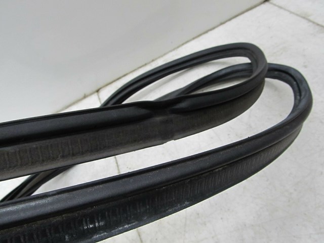 2010-2014 SUBARU IMPREZA WAGON OEM REAR TRUNK HATCH LIFTGATE WEATHERSTRIP SEAL