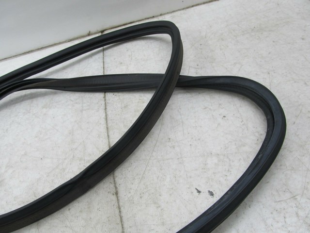 2010-2014 SUBARU IMPREZA WAGON OEM REAR TRUNK HATCH LIFTGATE WEATHERSTRIP SEAL