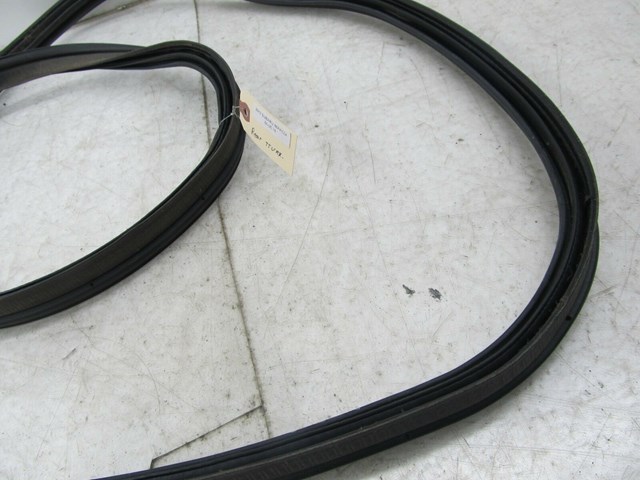 2010-2014 SUBARU IMPREZA WAGON OEM REAR TRUNK HATCH LIFTGATE WEATHERSTRIP SEAL