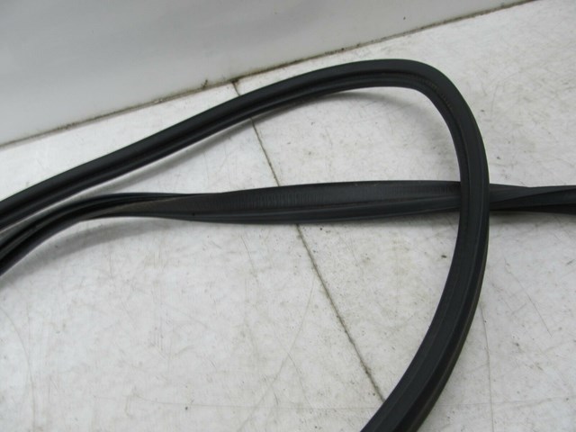 2010-2014 SUBARU IMPREZA WAGON OEM REAR TRUNK HATCH LIFTGATE WEATHERSTRIP SEAL