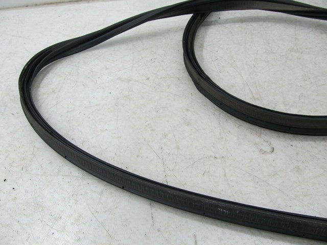 2010-2014 SUBARU IMPREZA WAGON OEM REAR TRUNK HATCH LIFTGATE WEATHERSTRIP SEAL