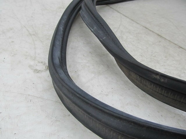 2010-2014 SUBARU IMPREZA WAGON OEM REAR TRUNK HATCH LIFTGATE WEATHERSTRIP SEAL