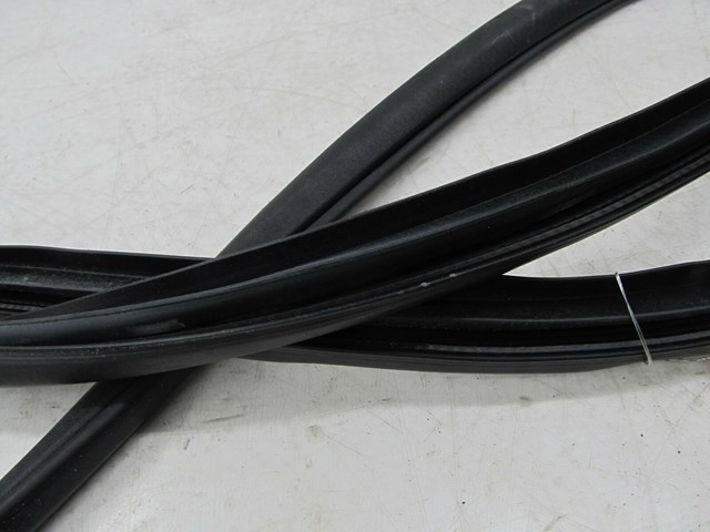 2010-2014 SUBARU IMPREZA WAGON OEM LEFT REAR DRIVER SIDE DOOR WEATHERSTRIP SEAL