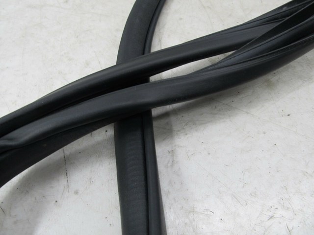 2010-2014 SUBARU IMPREZA WAGON OEM LEFT REAR DRIVER SIDE DOOR WEATHERSTRIP SEAL