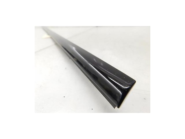 2011-2013 BMW 550i 535i F10 OEM RIGHT FRONT LOWER WINDOW WEATHERSTRIP RAIL SEAL