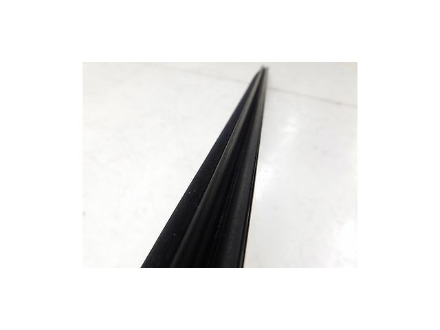 2011-2013 BMW 550i 535i F10 OEM RIGHT FRONT LOWER WINDOW WEATHERSTRIP RAIL SEAL