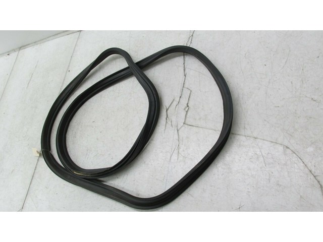 2014-2016 KIA CADENZA OEM REAR TRUNK AREA ON BODY WEATHERSTRIP SEAL 