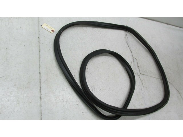 2014-2016 KIA CADENZA OEM REAR TRUNK AREA ON BODY WEATHERSTRIP SEAL 