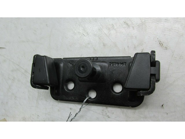 2007-2011 BMW 328i E90 OEM REAR LOWER TRUNK CATCH LATCH STRIKER 