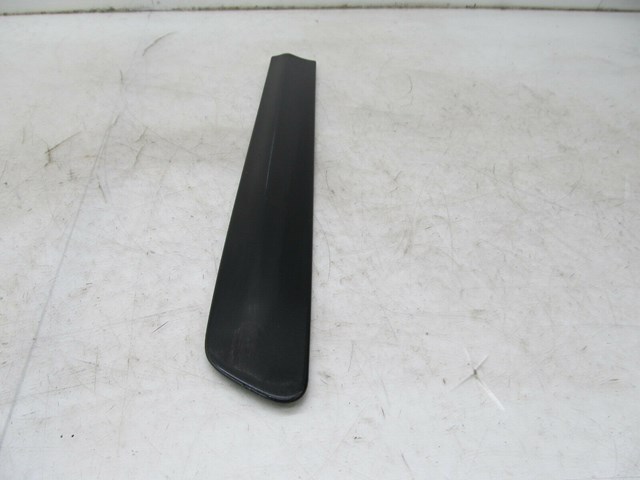 2006-2013 VOLVO C70 T5 OEM LEFT REAR QUARTER PANEL TRIM MOLDING 