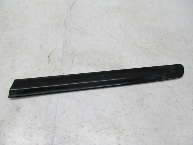 2006-2013 VOLVO C70 T5 OEM LEFT REAR QUARTER PANEL TRIM MOLDING 