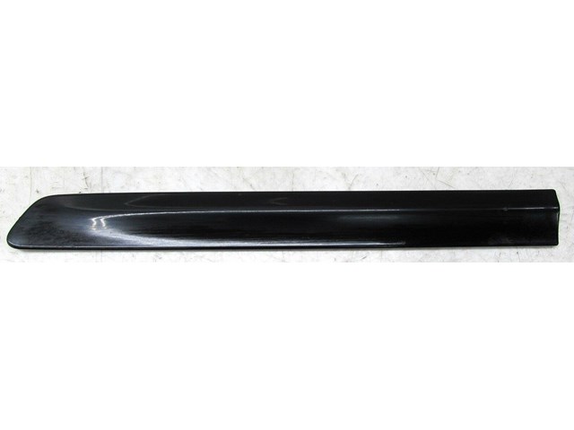 2006-2013 VOLVO C70 T5 OEM LEFT REAR QUARTER PANEL TRIM MOLDING 