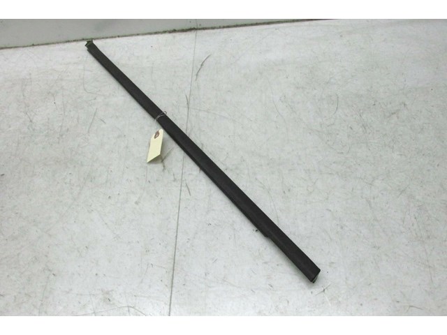 2004-2011 SAAB 9-3 OEM RIGHT FRONT DOOR WINDOW MOLDING TRIM
