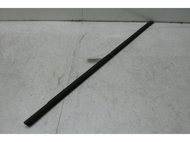 2004-2011 SAAB 9-3 OEM RIGHT FRONT DOOR WINDOW MOLDING TRIM