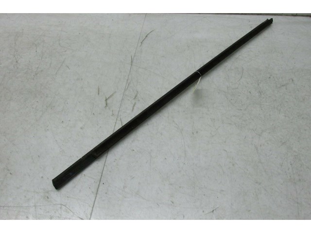 2004-2011 SAAB 9-3 OEM RIGHT FRONT DOOR WINDOW MOLDING TRIM
