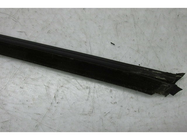 2004-2011 SAAB 9-3 OEM RIGHT FRONT DOOR WINDOW MOLDING TRIM