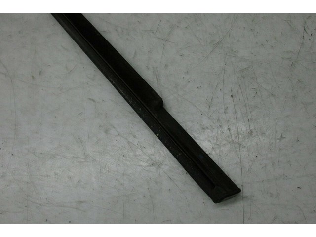 2004-2011 SAAB 9-3 OEM RIGHT FRONT DOOR WINDOW MOLDING TRIM