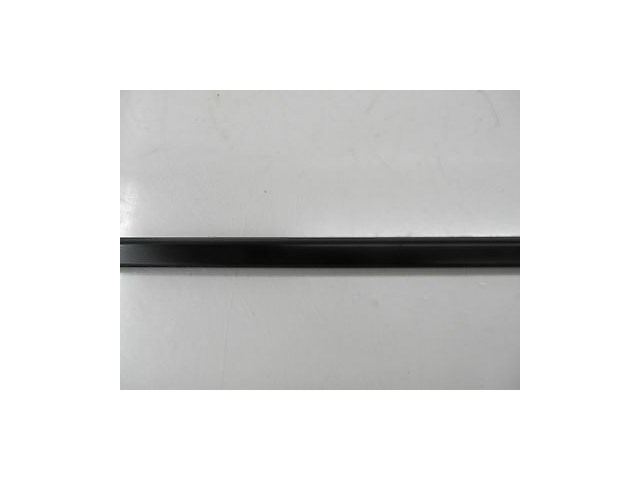 2006-2007 BMW 530XI WAGON E61 OEM RIGHT FRONT DOOR LOWER WINDOW TRIM STRIP BLACK