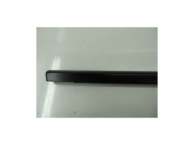 2006-2007 BMW 530XI WAGON E61 OEM RIGHT FRONT DOOR LOWER WINDOW TRIM STRIP BLACK