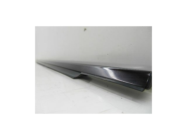 2003-2005 MERCEDES E320 WAGON W211 OEM RIGHT FRONT DOOR WINDOW TRIM MOLDING 