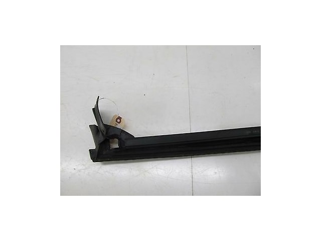 2004-2005 MERCEDES BENZ CLK500 W209 OEM RIGHT FRONT DOOR WINDOW MOLDING TRIM 