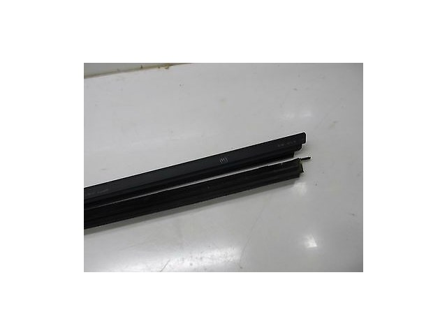 2004-2005 MERCEDES BENZ CLK500 W209 OEM RIGHT FRONT DOOR WINDOW MOLDING TRIM 