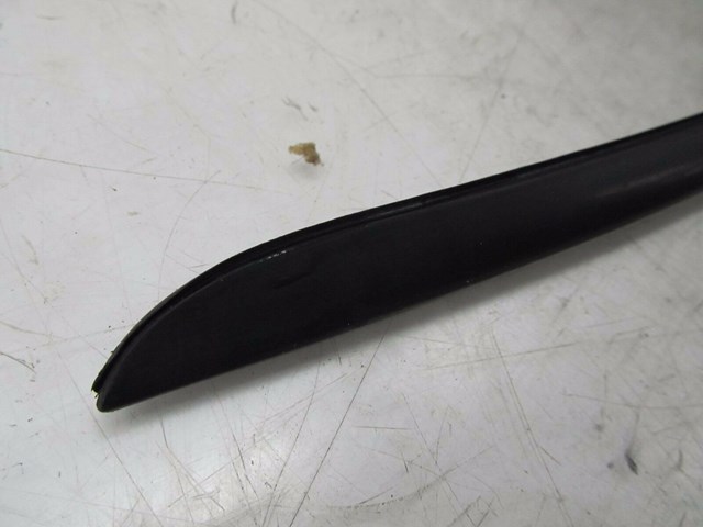 2004-2008 AUDI A8L W12 OEM LEFT FRONT WINDSHIELD WINDSHIELD TRIM SEAL