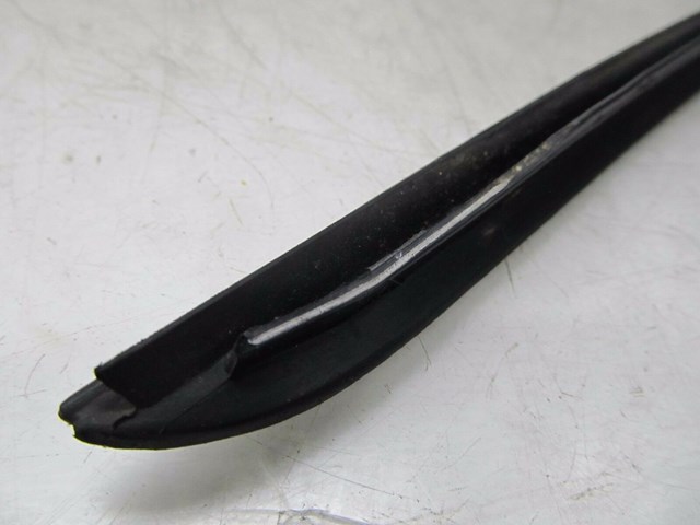 2004-2008 AUDI A8L W12 OEM LEFT FRONT WINDSHIELD WINDSHIELD TRIM SEAL