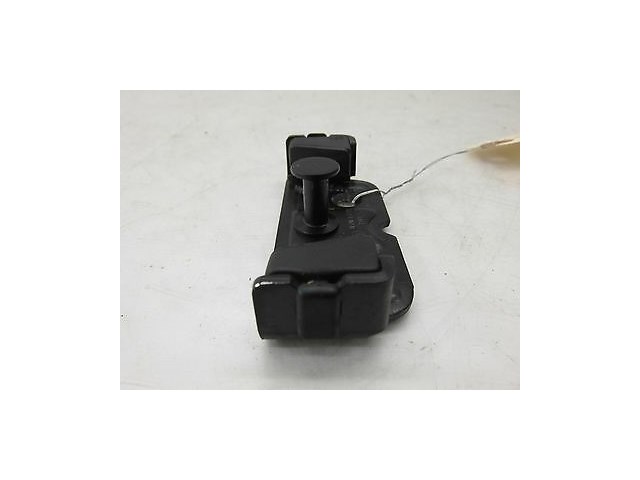 2006-2010 BMW M6 E63 OEM REAR TRUNK LOWER CATCH LATCH BRACKET 8203771