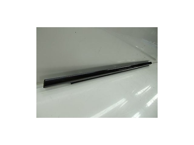 2003-2005 MERCEDES E320 WAGON W211 OEM LEFT FRONT DOOR WINDOW TRIM MOLDING 