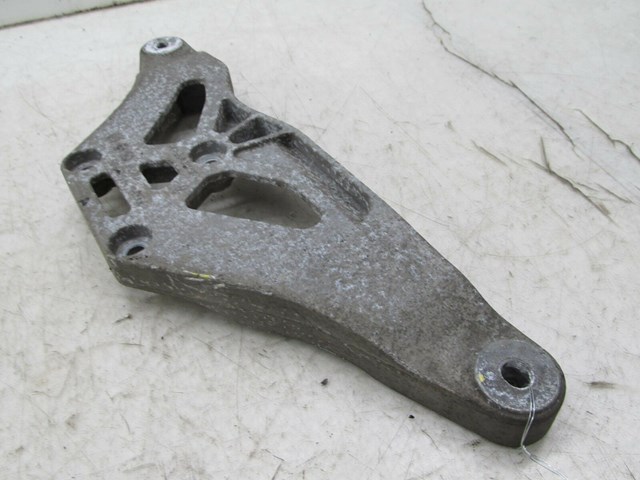 2005-2008 AUDI A6 C6 OEM REAR DIFFERENTIAL CARRIER MOUNT BRACKET 