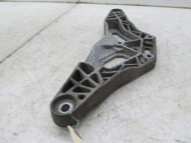 2005-2008 AUDI A6 C6 OEM REAR DIFFERENTIAL CARRIER MOUNT BRACKET 