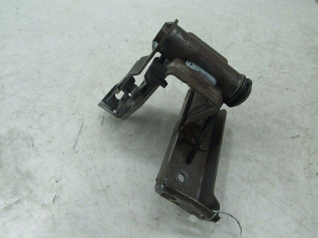 2004-2007 VOLKSWAGEN TOUAREG OEM FRONT CENTER E-BRAKE SUPPORT BRACKET 