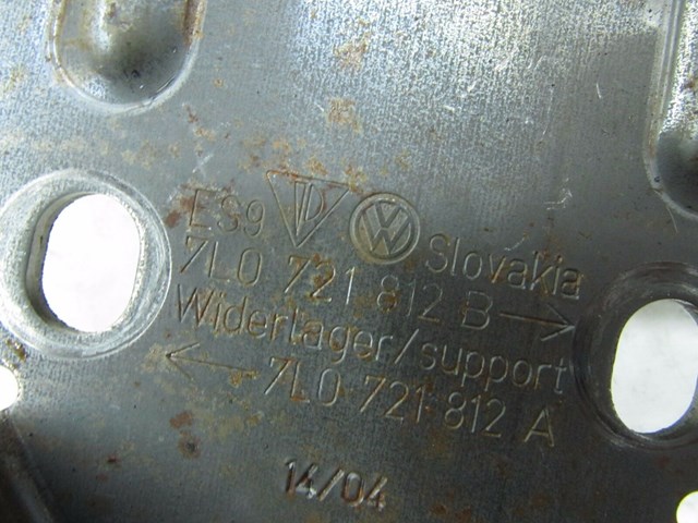 2004-2007 VOLKSWAGEN TOUAREG OEM FRONT CENTER E-BRAKE SUPPORT BRACKET 