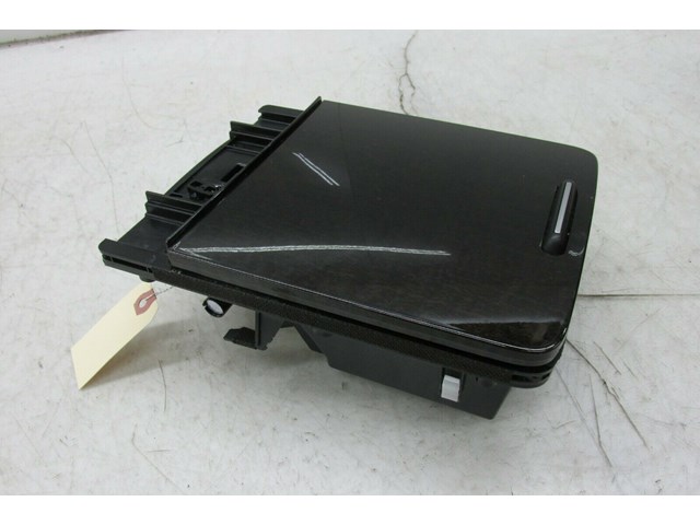 2014-2016 KIA CADENZA OEM FRONT CENTER CONSOLE STORAGE AUX USB PORT 