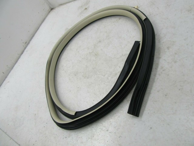 2010-2012 LINCOLN MKZ OEM RIGHT FRONT DOOR INNER ON BODY WHETHER STRIP SEAL 