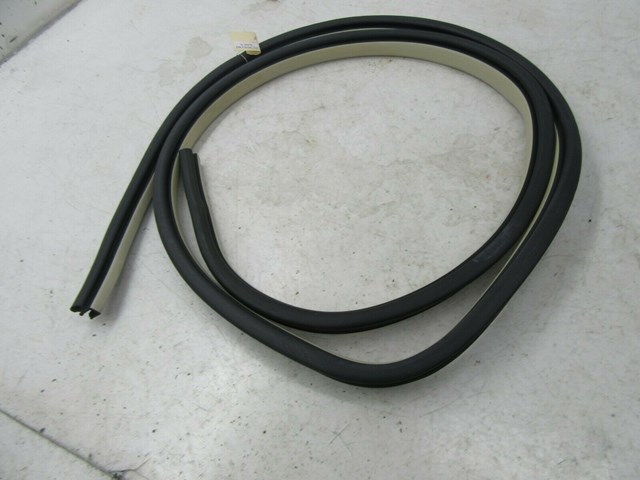 2010-2012 LINCOLN MKZ OEM RIGHT FRONT DOOR INNER ON BODY WHETHER STRIP SEAL 