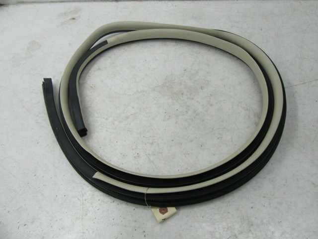 2010-2012 LINCOLN MKZ OEM RIGHT FRONT DOOR INNER ON BODY WHETHER STRIP SEAL 