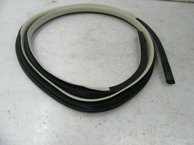 2010-2012 LINCOLN MKZ OEM RIGHT FRONT DOOR INNER ON BODY WHETHER STRIP SEAL 