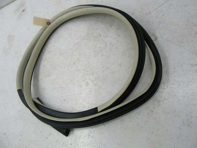 2010-2012 LINCOLN MKZ OEM RIGHT REAR DOOR INNER ON BODY WHETHER STRIP SEAL 
