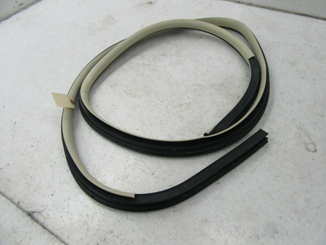 2010-2012 LINCOLN MKZ OEM RIGHT REAR DOOR INNER ON BODY WHETHER STRIP SEAL 