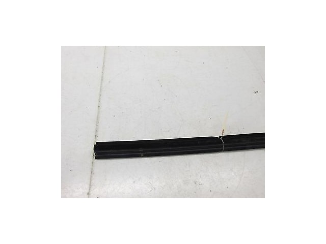 2002-2006 CADILLAC ESCALADE OEM LEFT REAR INNER WINDOW SWEEP 